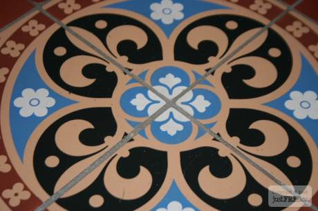 new_tiles_at_christ_church_cMG_1052.JPG